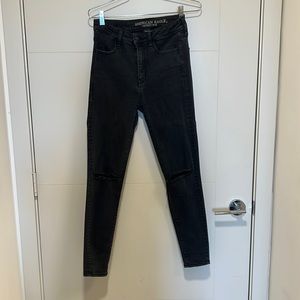 American Eagle | Super High Rise Black Distressed Jegging